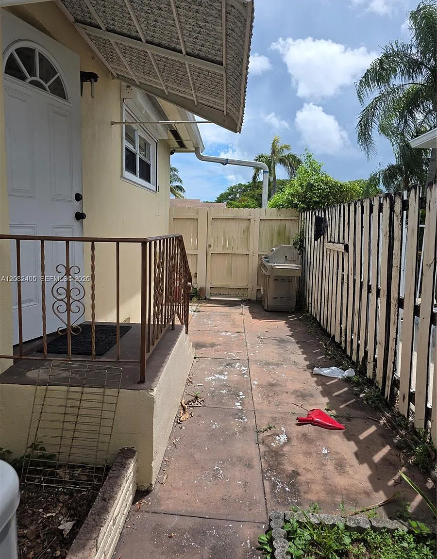 1 bed, 1.0 bath, 2098 sqft, $1,800 — Photo 2