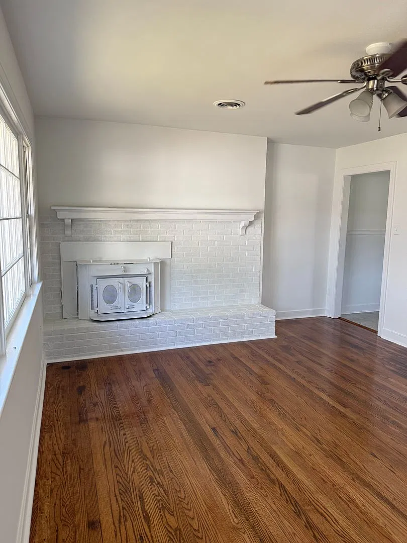 Chesterfield - Remolded 2 Bedroom, 1 Bath — Photo 2
