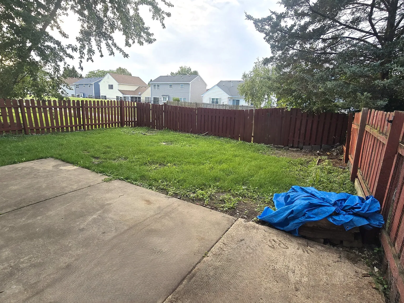 3 bed, 2.5 bath, 1346 sqft, $2,300 — Photo 2