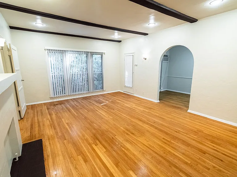 147 North Hamilton Drive — Photo 8