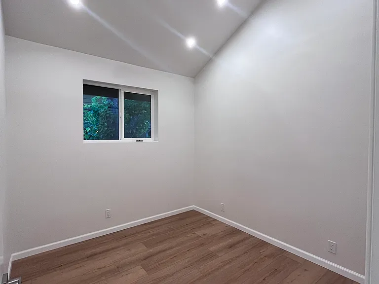 116 W Micheltorena St — Photo 8
