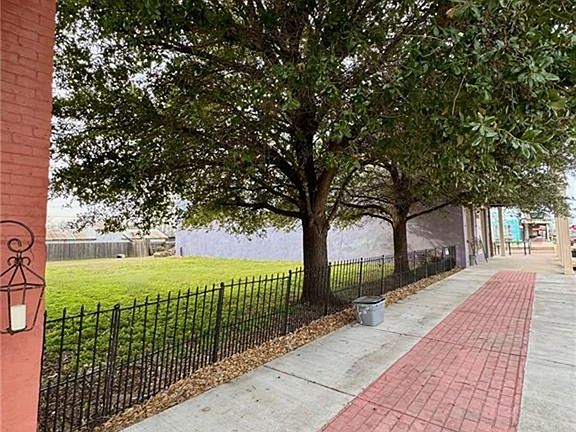 2nd image of 703/705 S Main St