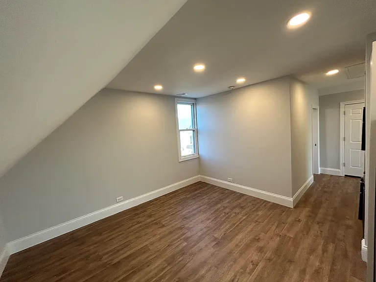 1049 W Roscoe St #3 — Photo 7