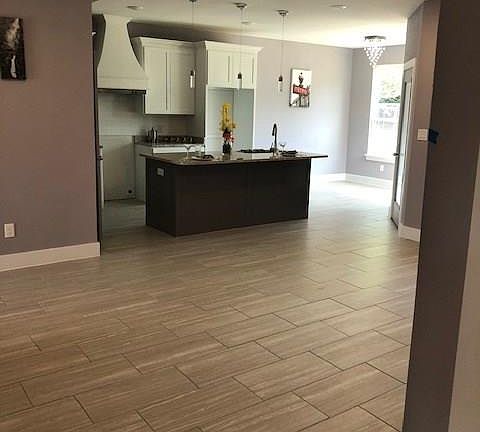 4th image of 2304 Henry St