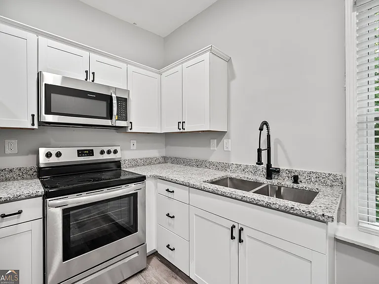 1126 Briarcliff Pl NE #1 — Photo 7