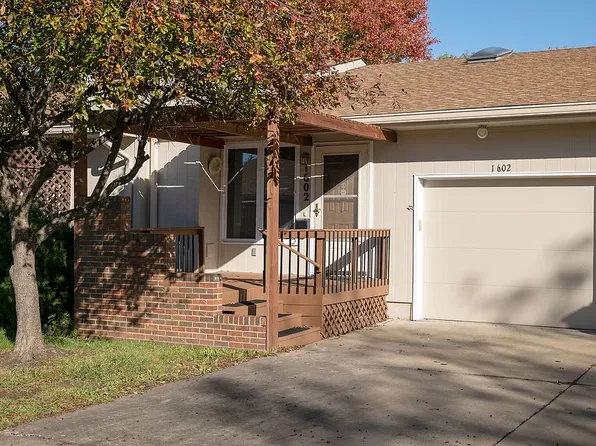 1602 Woodcrest Dr, Manhattan, KS 66502