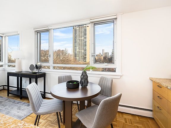 4th image of 1850 Comox St #607