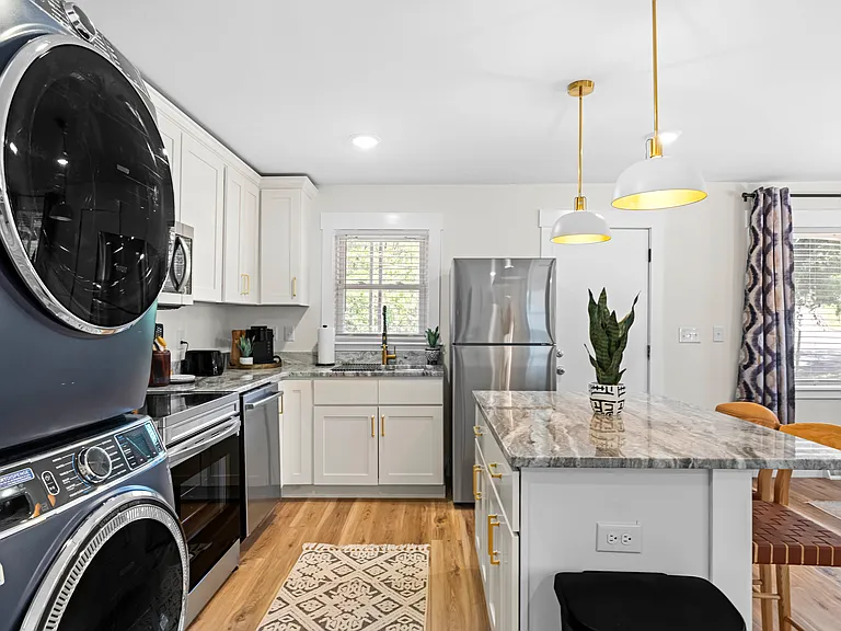 102 W Weaver St — Photo 11