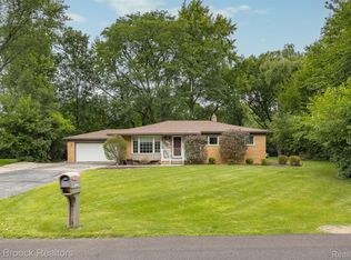 32560 Hearthstone Rd, Farmington Hills, MI 48334