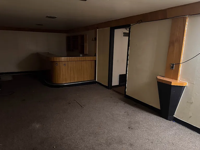 242 Royce Dr — Photo 2