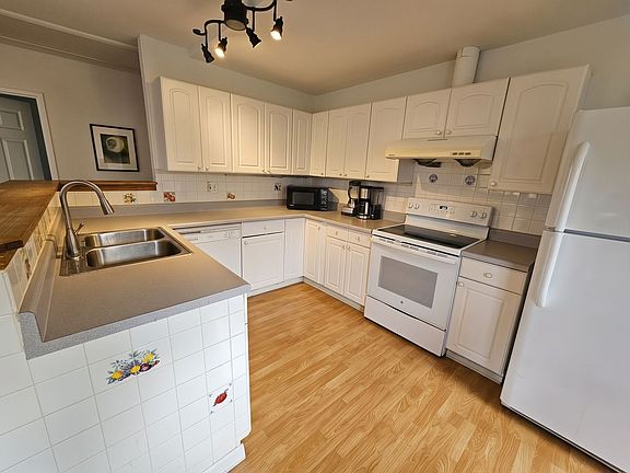 2nd image of 1115 SW 106th St