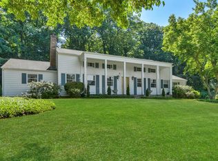 148 Factory Pond Rd, Locust Valley, NY 11560