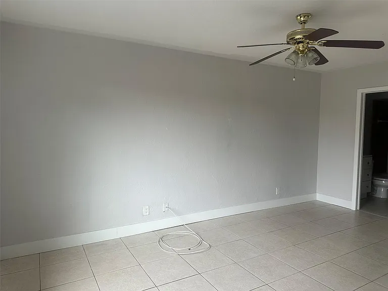 6109 SW 30th St #4 — Photo 7
