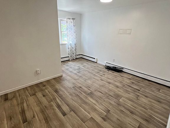 3rd image of 227 58th St Floor 1