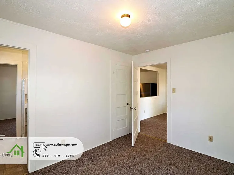 1825 Grand Coulee Blvd — Photo 6