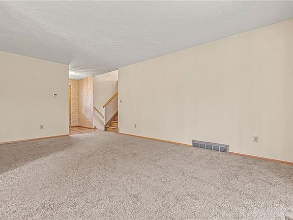 3rd image of 6296 Glenwood Dr