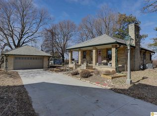 2716 S 44th St, Omaha, NE 68105