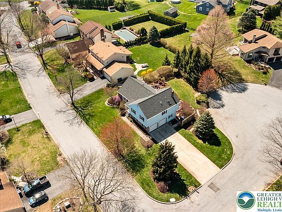 2nd image of 1029 Hawthorn Rd
