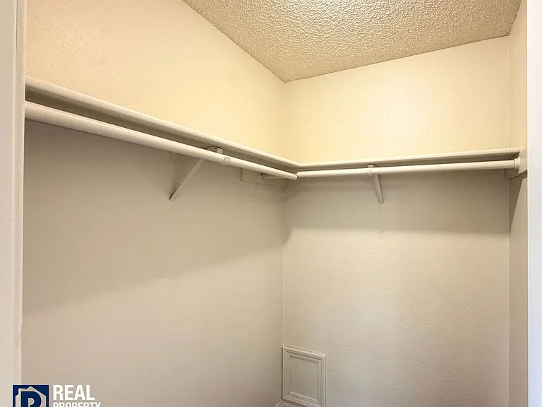 630-632 S State St Tacoma — Photo 15