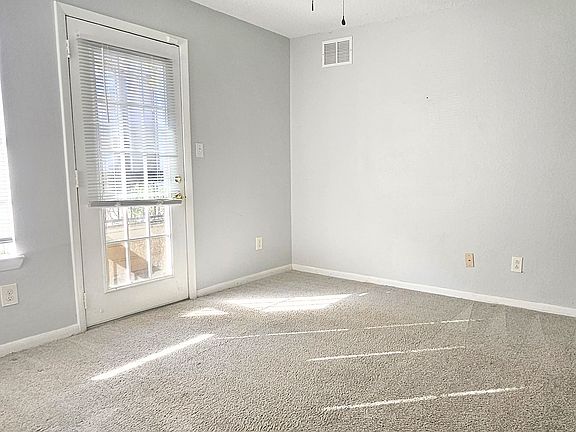 3rd image of 4225 Thornbriar Ln APT 105