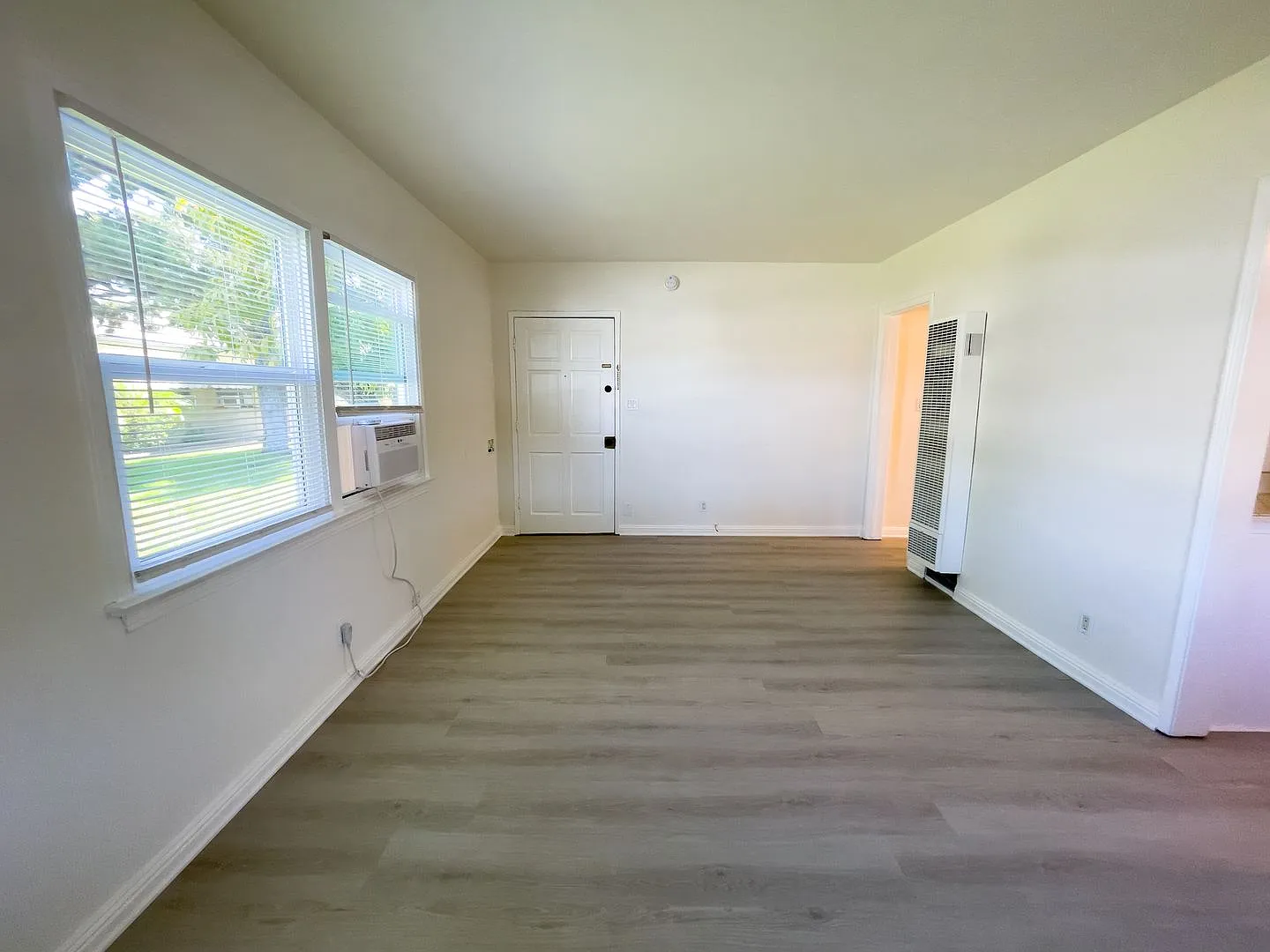 2446 N Buena Vista St — Photo 4