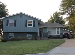 1430 Julie Dr, Wamego, KS 66547