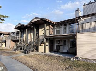 2071 Saddleback Rd NW, Edmonton, AB T6J4T4