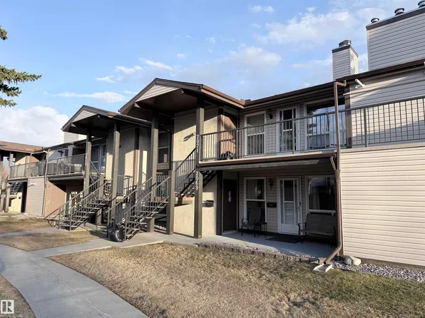 2071 Saddleback Rd NW, Edmonton, AB T6J 4T4
