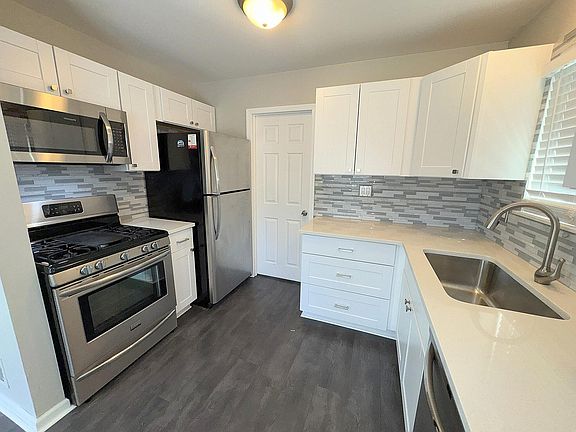 4th image of 27042 Brettonwoods St