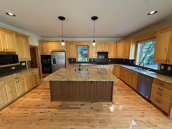 3rd image of 4065 Sandy Creek Ln
