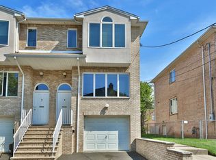 2422 5th St #B, Fort Lee, NJ 07024