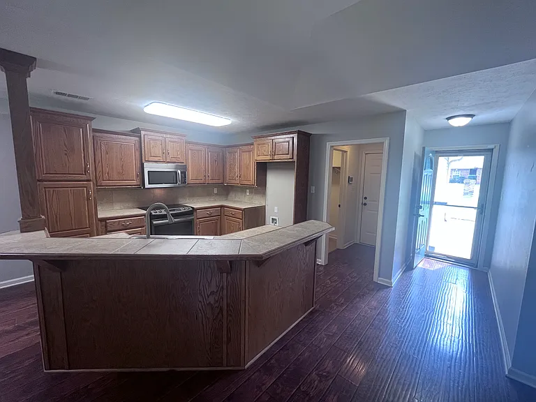 34 Shamsie Dr — Photo 6