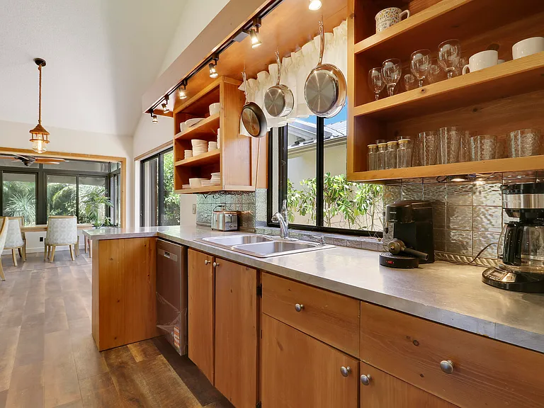 109 Seashore Dr — Photo 8