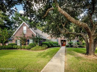 812 Canebrake Dr, Ocean Springs, MS 39564