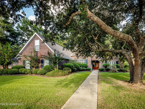 812 Canebrake Dr, Ocean Springs, MS 39564