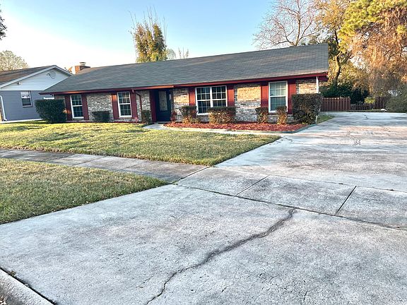 3rd image of 8619 Mahonia Dr