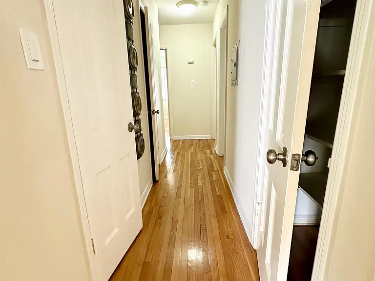 549 Kelton Ave — Photo 10