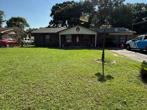 1643 Rochelle St, Mobile, AL 36693