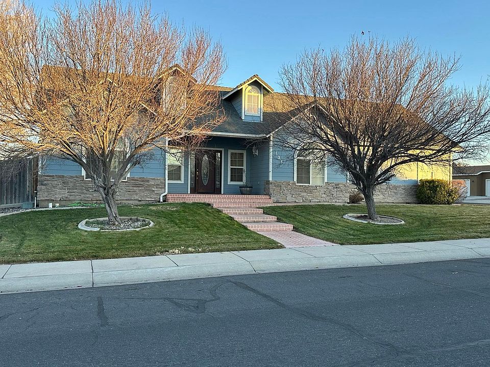 1st image of 136 Desert Lakes Dr