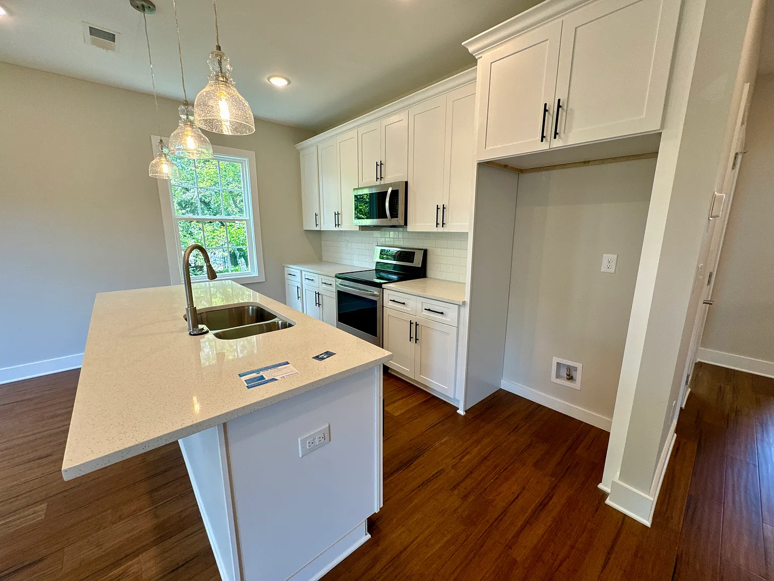 3 bed, 1713 sqft, $2,750 — Photo 3