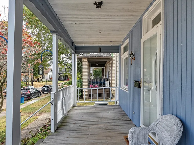 713 Clinton Pl — Photo 4