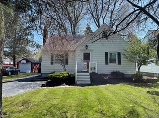 11 Martha Dr, Bowmansville, NY 14026