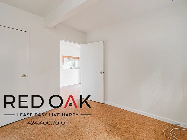 476 1/2 Crane Blvd #476-1/2 — Photo 17