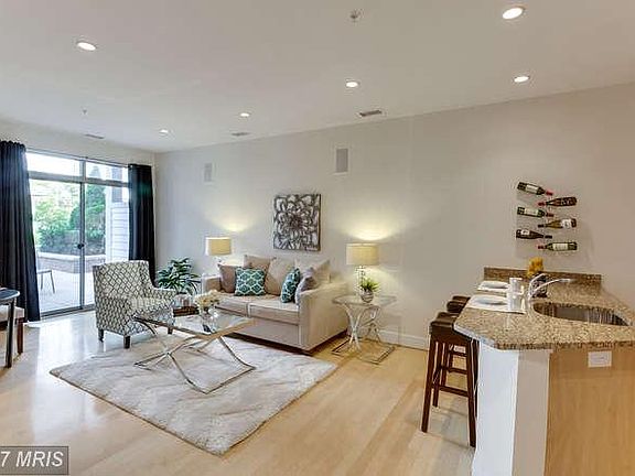 4th image of 1800 Wilson Blvd #111