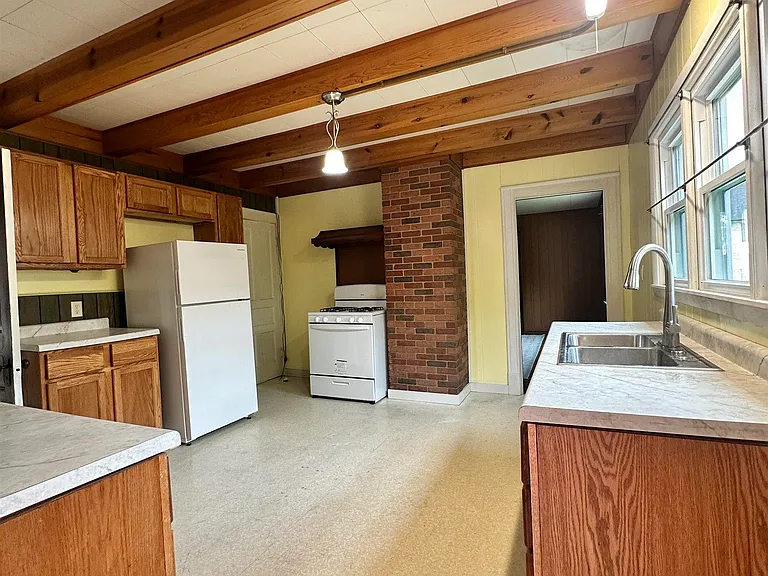 235 S Seminary St — Photo 15
