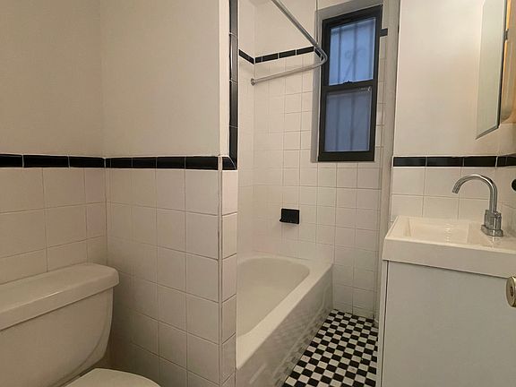 5th image of 423 16th St APT 1
