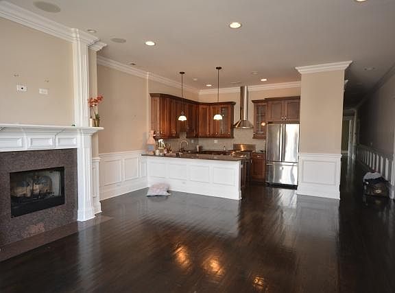 2nd image of 3726 N Lincoln Ave APT 3S