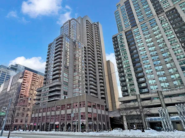 736 Bay St #703, Toronto, ON M5G 2M4