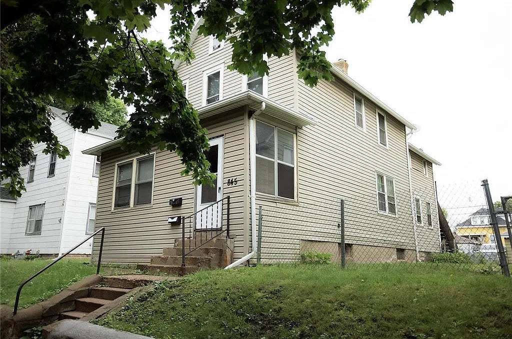 845 Lawson Ave E — Photo 2