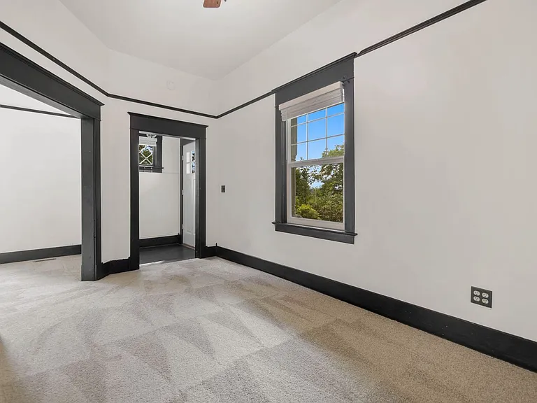 712 SW 3rd Pl — Photo 5